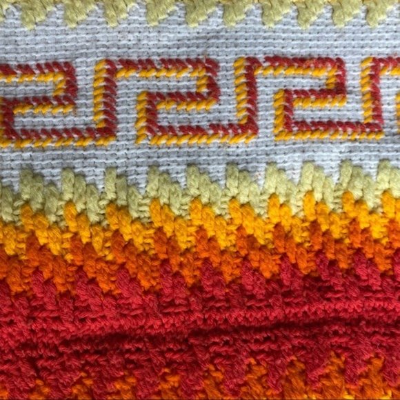 Vintage Hand Knit Hand Crafted soft Warm Fringe Crochet Blanket Throw - Picture 6 of 8